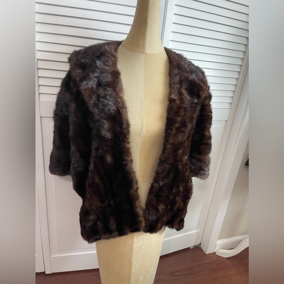 Vintage LLoyd’s / Oleg Cassini Mink Fur Shawl Cape - Picture 2 of 9